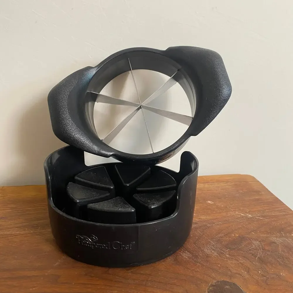 The Pampered Chef Tomato Slicer & Holder